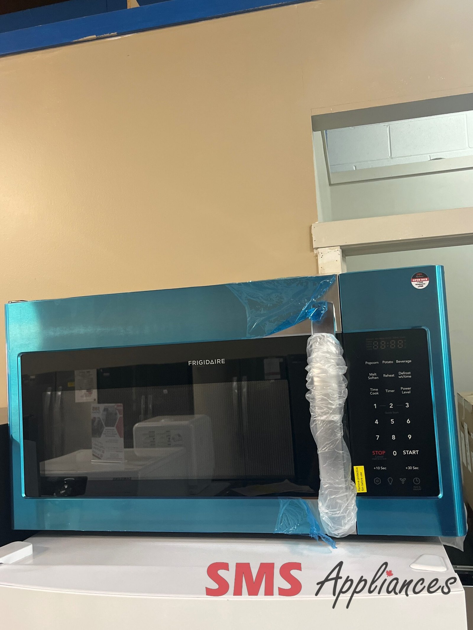Open-Box-Microwaves-FMOS1846BSE-1-scaled-1.jpg Open Box Microwaves FMOS1846BSE Frigidaire - Image 1