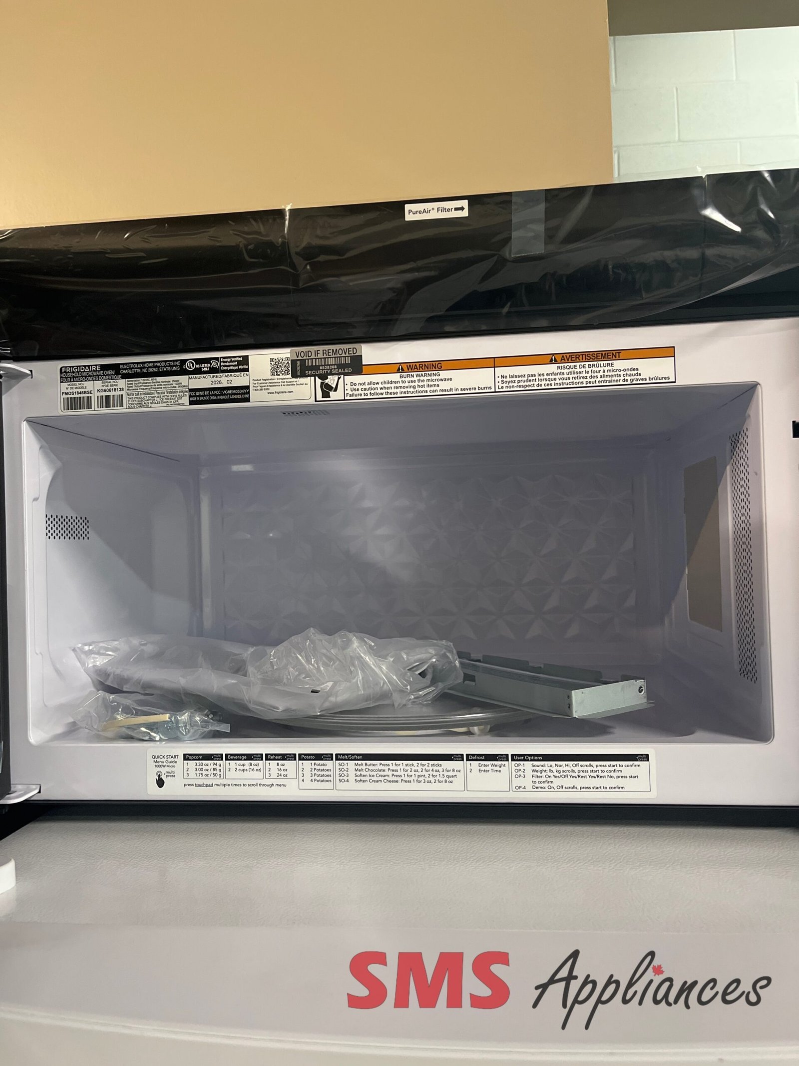Open-Box-Microwaves-FMOS1846BSE-2-scaled-1.jpg Open Box Microwaves FMOS1846BSE Frigidaire - Image 2